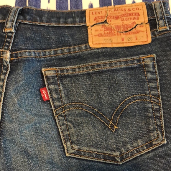 VINTAGE LEVIS CUTOFF JEAN SHORTS- Sz 28 - Picture 5 of 5